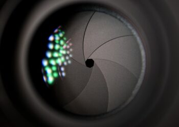 В трамваях и троллейбусах Самары хотят следить за водителями. Но не могут