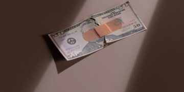 Полиция задержала налоговика-взяточника