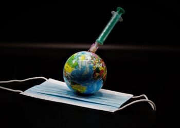 Самарский ученый считает обоснованным увеличение охвата вакцинацией от COVID-19 