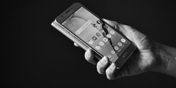 Почти 80% россиян могут использовать мобильные приложения вместо похода в банк