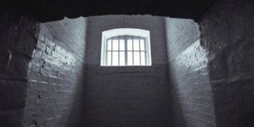 Миграция 10 тысяч: еще один полицейский Самары попался на взятке