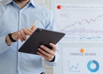 Два самарских кандидата ЛДПР богаче Жириновского. И у одного из них есть акции Boeing