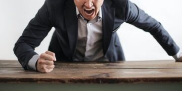 Уволенный хранитель музея истории КбшЖД борется за возвращение в строй