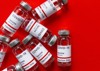 В Самаре начали прививать иностранцев от COVID-19 и открывают новые подразделения больниц