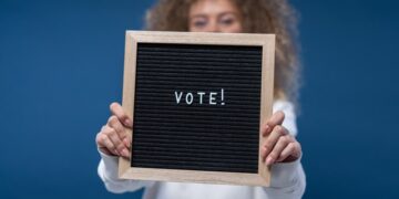 Губернаторам и депутатам разрешат отправлять в отставку мэров, а народу – нет