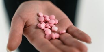 В апреле правительство РФ рассмотрит возможность онлайн-торговли рецептурными лекарствами