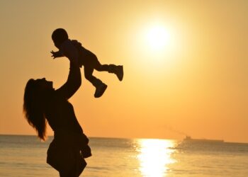 Средний возраст материнства в России увеличился до 29 лет