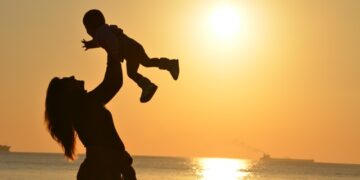 Средний возраст материнства в России увеличился до 29 лет