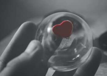 Человеку впервые пересадили сердце генно-модифицированной свиньи, и он жив