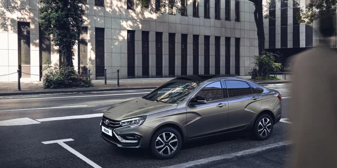 АвтоВАЗ выпустил первую серийную LADA Vesta нового поколения