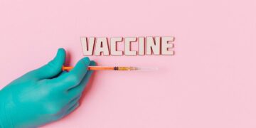 В РФ увеличилось количество предложений о фальшивых сертификатах, в том числе и детских