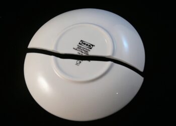 IKEA закрывает магазины в России, «Меги» будут работать