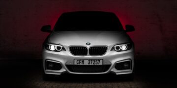 BMW хлопнула дверью: прекращает поставки машин в РФ и останавливает производство