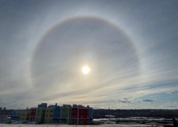 Жители Самары заметили необычное небесное явление