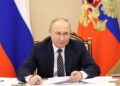 Президент Путин обязал рассчитываться в рублях с «недружественными» иностранцами