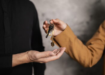 ВТБ в Самаре выдал первую ипотеку с господдержкой на новых условиях