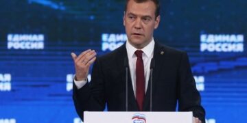 Дмитрий Медведев: «Поганые псы войны и никчемные шавки»