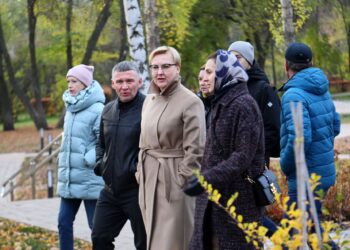 Елена Лапушкина проинспектировала первый этап благоустройства парка «Молодежный»