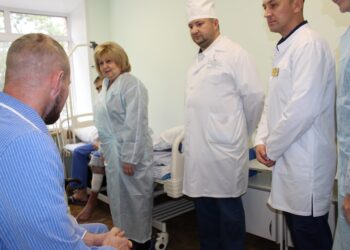 Самарский омбудсмен Ольга Гальцова навестила раненных на Украине бойцов