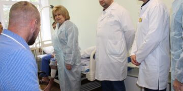 Самарский омбудсмен Ольга Гальцова навестила раненных на Украине бойцов