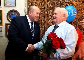 Депутаты Гордумы Самары поздравили с юбилеем почетного гражданина Виталия Симонова