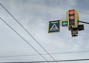 В Самаре ввели новый режим проезда перекрестков налево, не поменяв светофоры