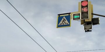 В Самаре ввели новый режим проезда перекрестков налево, не поменяв светофоры