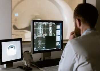 Сотрудники самарской полиции устанавливают личность мумифицированного трупа мужчины