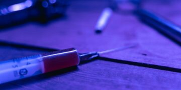 Житель Жигулевска пытался угнать машину, угрожая хозяйке шприцом с ВИЧ-инфекцией