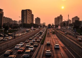 Утром 17 октября в районе новой развязки в Самаре появились гигантские пробки