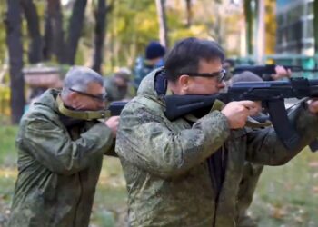 В администрации Курской области с автоматами в руках начали готовиться «к любым действиям ВСУ»
