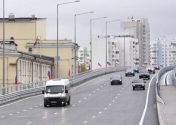 Утром 17 октября в районе новой развязки в Самаре появились гигантские пробки