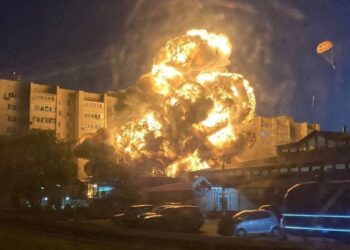 Истребитель-бомбардировщик СУ-34 рухнул на жилой дом в Ейске