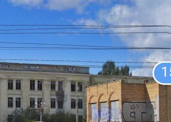 В Самаре пожар в заброшенном здании диспетчерского пункта