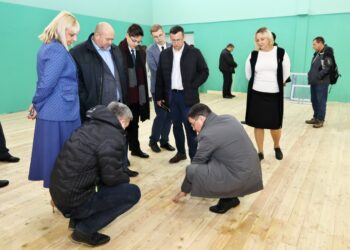 Депутаты Самарской городской думы проверили, как в школах ремонтируются помещения для занятий физкультурой