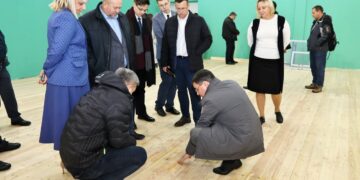 Депутаты Самарской городской думы проверили, как в школах ремонтируются помещения для занятий физкультурой