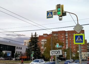 В Самаре после жалоб водителей поменяли секции светофоров для поворота налево