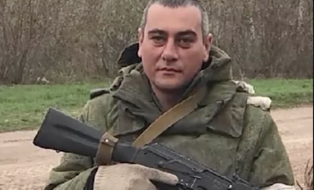 Ставший знаменитым российский солдат, откидывавший от себя падающие с дрона гранаты, рассказал, как спасся