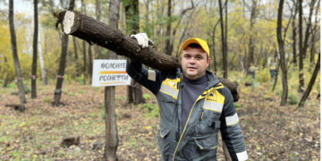 Представители «Роснефти» очистили территорию государственного памятника природы от сухостоя и высадили горные сосны