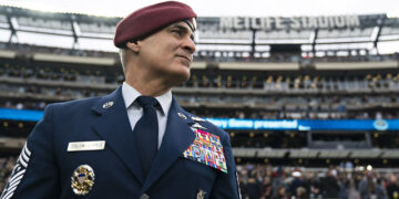 Глава комитета начальников штабов армии США Марк Милли призвал к дипломатии на Украине