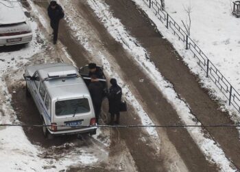 В Самаре около жилого дома на Дыбенко обнаружен труп молодой девушки