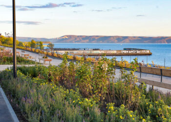В Автозаводском районе завершают благоустройство знакового общественного пространства