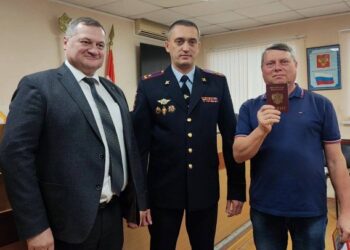 В Самарской области вручили паспорта РФ гражданам, прибывшим из ДНР и ЛНР