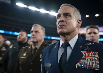 Глава комитета начальников штабов армии США Марк Милли призвал к дипломатии на Украине