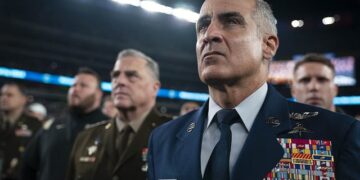 Глава комитета начальников штабов армии США Марк Милли призвал к дипломатии на Украине