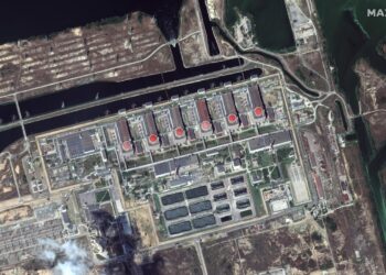 Европа напугана ядерной катастрофой: Макрон срочно позвонил Зеленскому после обстрелов АЭС