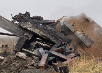 Николай Ренц опубликовал видео с места пожара на «Фосфоре». Скрытое горение продолжается