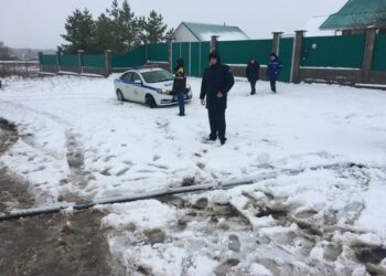 В Самарской области грузовик с манипулятором врезался в газовую трубу