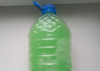 Роспотребнадзор объяснил, как выбрать безопасную «незамерзайку»