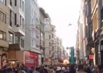 Очевидцы публикуют множество страшных видео с места теракта в туристическом центре Стамбула